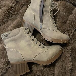 Faux leather tan/cream heel boots